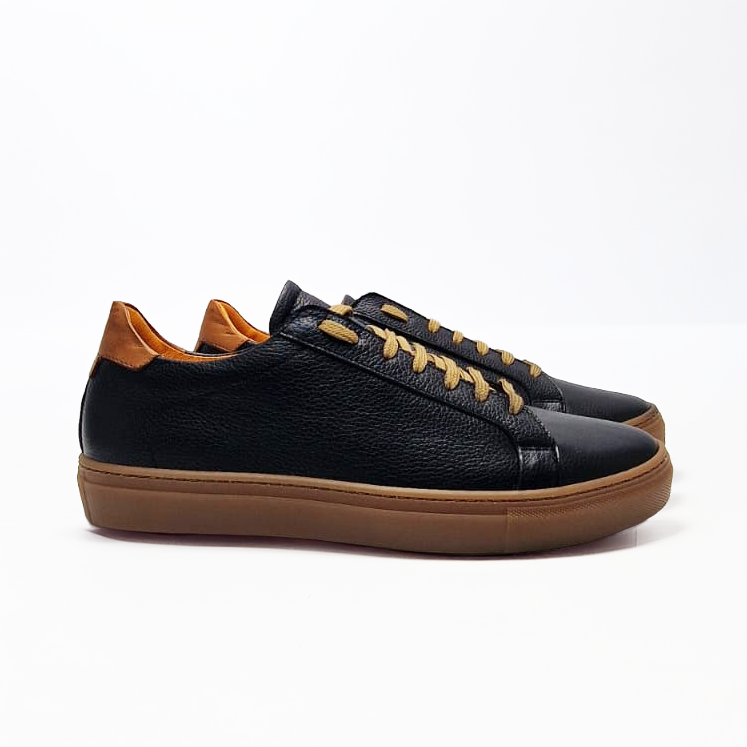 Sneakers Nere in Pelle con Dettagli Cognac e Lacci Beige