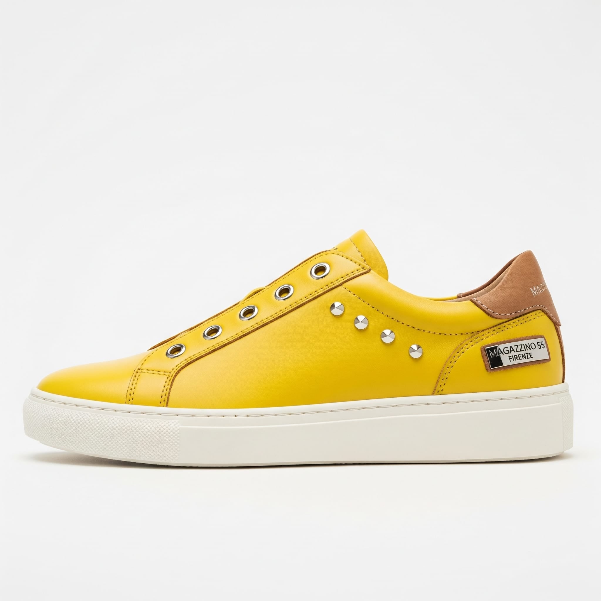 Sneakers Essenziali in Vitello Giallo con Dettagli in Vacchetta Naturale".